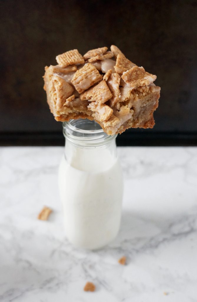 Cinnamon Toast Crunch Cookie Bars